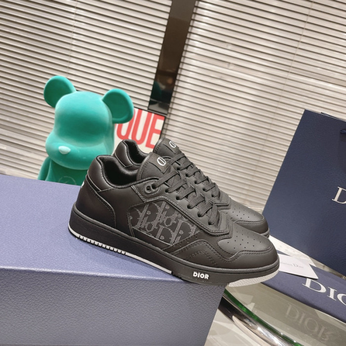 D10r B27 Low Top Sneaker
