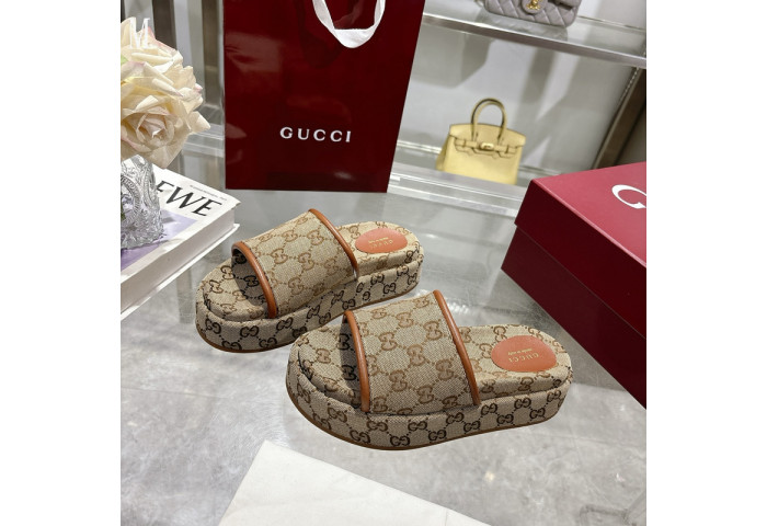 GUCC SANDALS