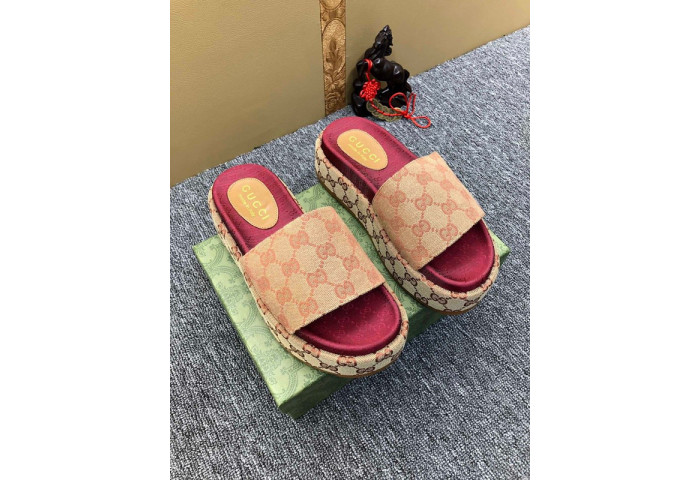 GUCC SANDALS