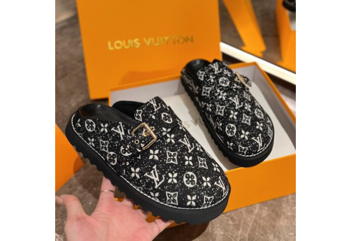 LV SANDALS