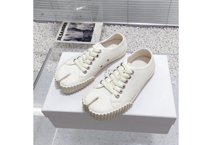 ma*s*n Ma*i*la tabi shoes