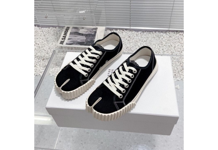 ma*s*n Ma*i*la tabi shoes