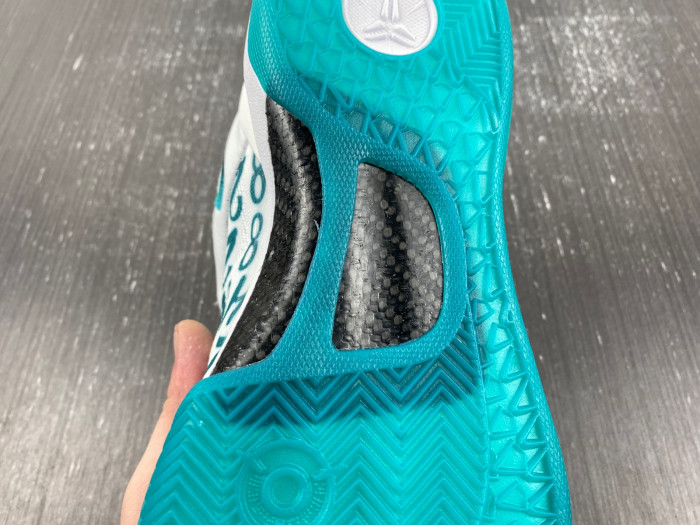 nike kobe 8 protro radiant emerald fq3549-101