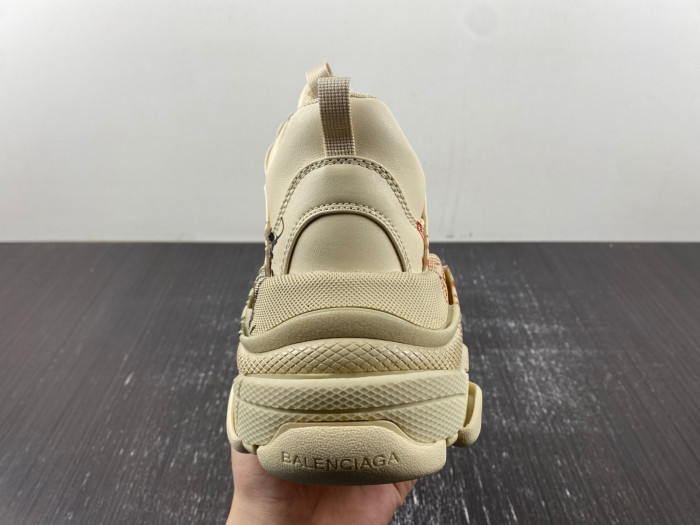 blcg sneaker triple.s.gomma beige letters