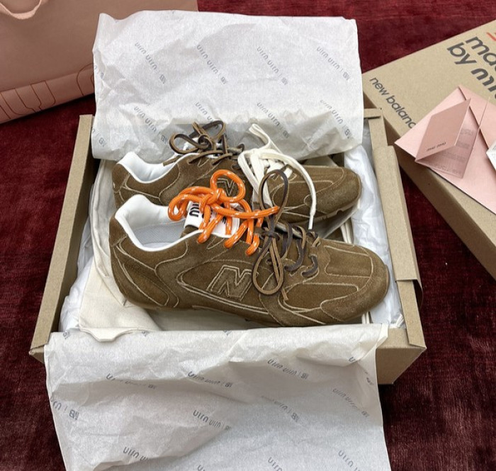 NEW BALANCE X MIUMIU SNEAKER