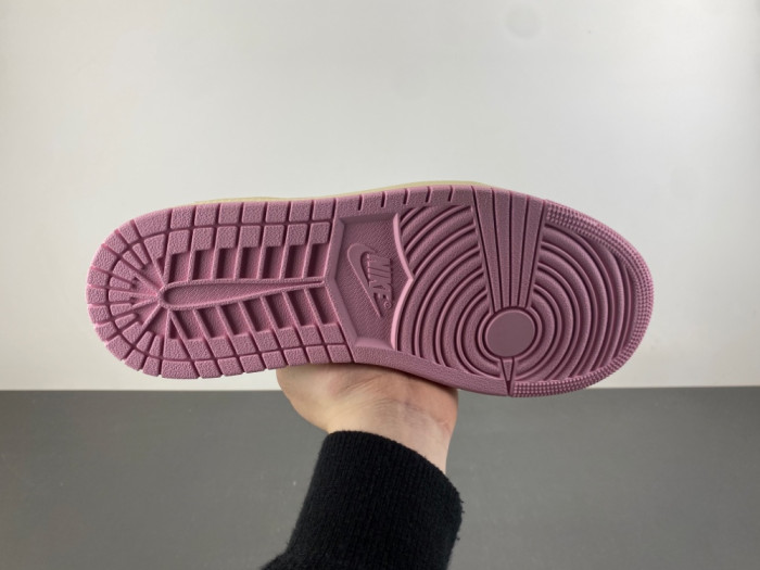 JORDAN 1 RETRO LOW OG SP TRAVIS SCOTT IQ7604-100