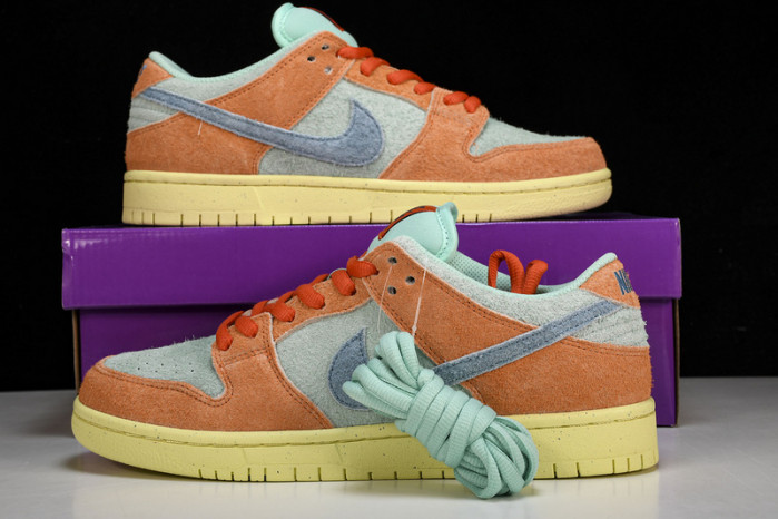 nike sb dunk low orange emerald rise dv5429-800