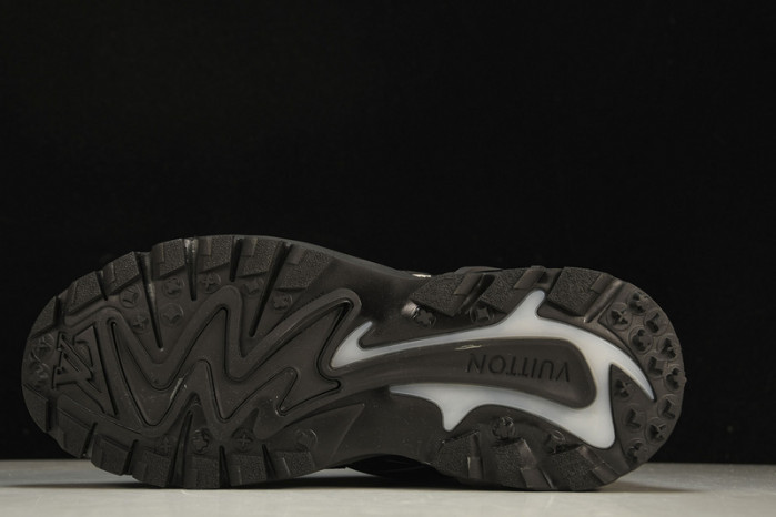 lv runner tatic sneaker