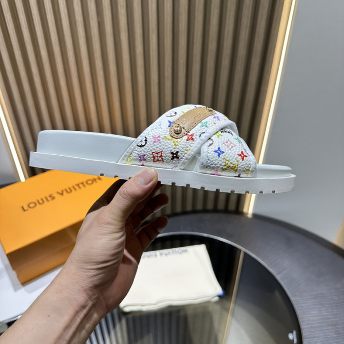 LV SANDALS