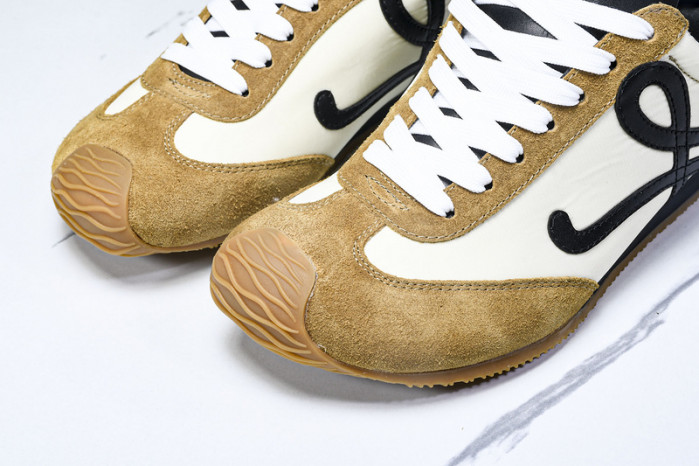 Loe*we Ballet Runner