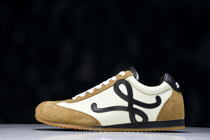 Loe*we Ballet Runner