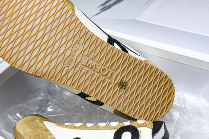 Loe*we Ballet Runner