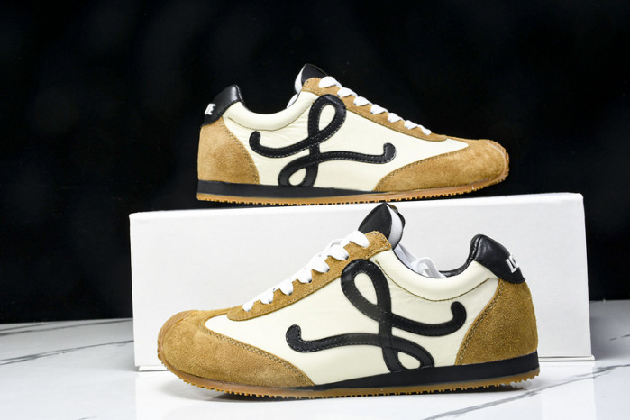 Loe*we Ballet Runner