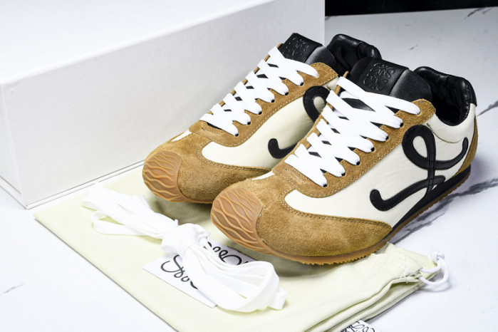 Loe*we Ballet Runner