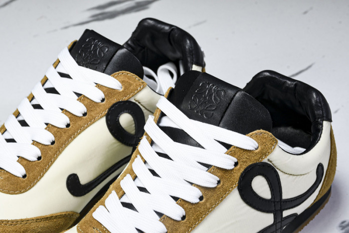 Loe*we Ballet Runner