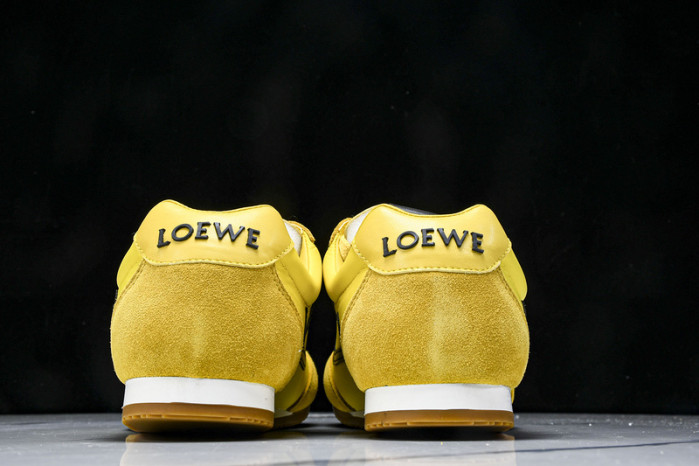 Loe*we Ballet Runner