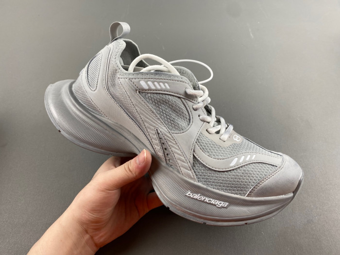 Ba*len*cia*ga runner