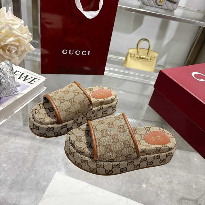 GUCC SANDALS