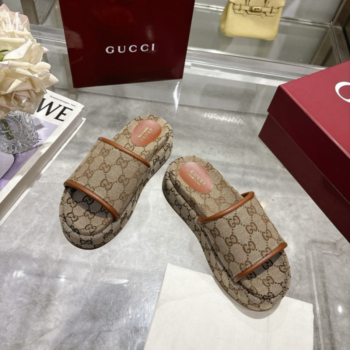GUCC SANDALS