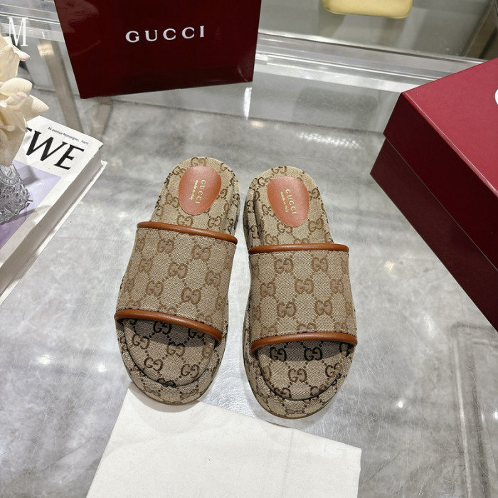 GUCC SANDALS