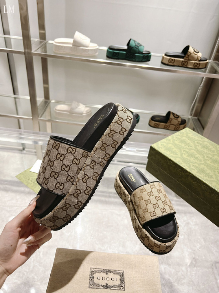 GUCC SANDALS