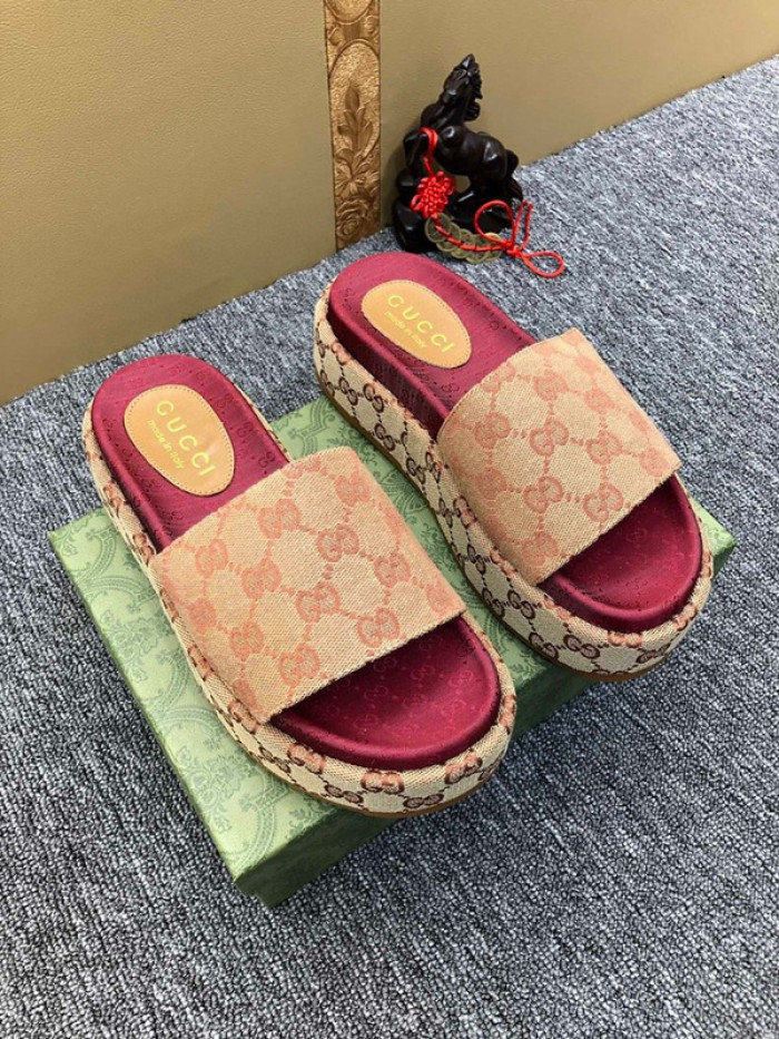 GUCC SANDALS