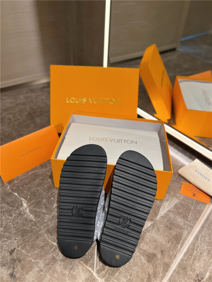 LV SANDALS
