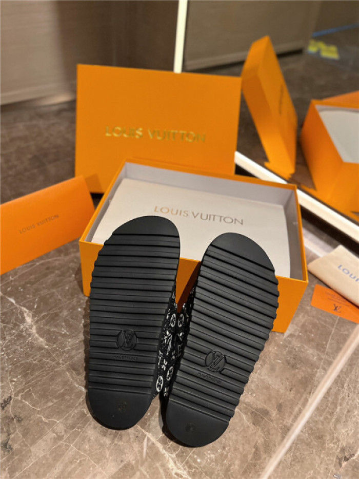 LV SANDALS