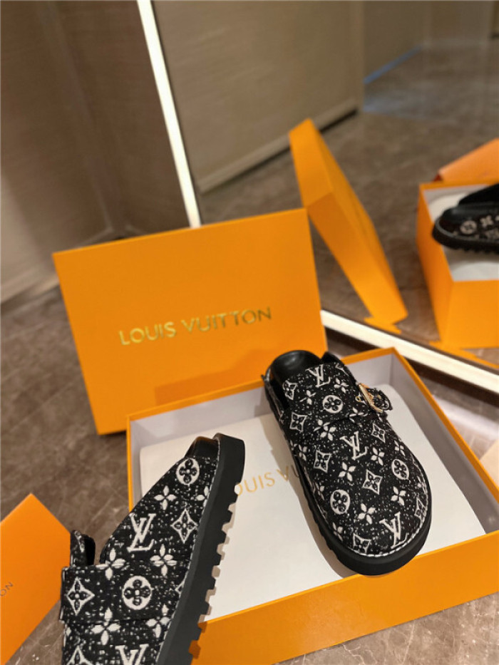 LV SANDALS