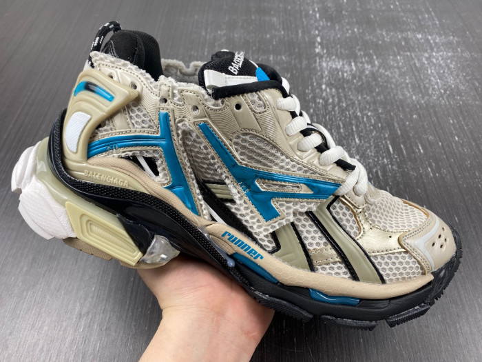 Ba*len*cia*ga runner