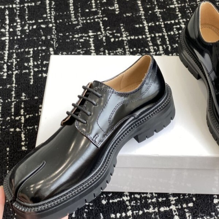 ma*s*n Ma*i*la tabi shoes