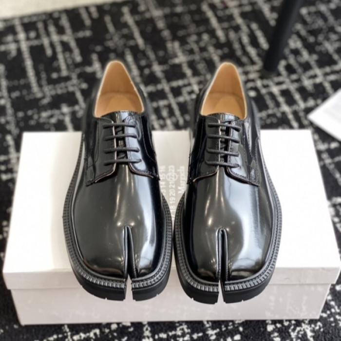 ma*s*n Ma*i*la tabi shoes