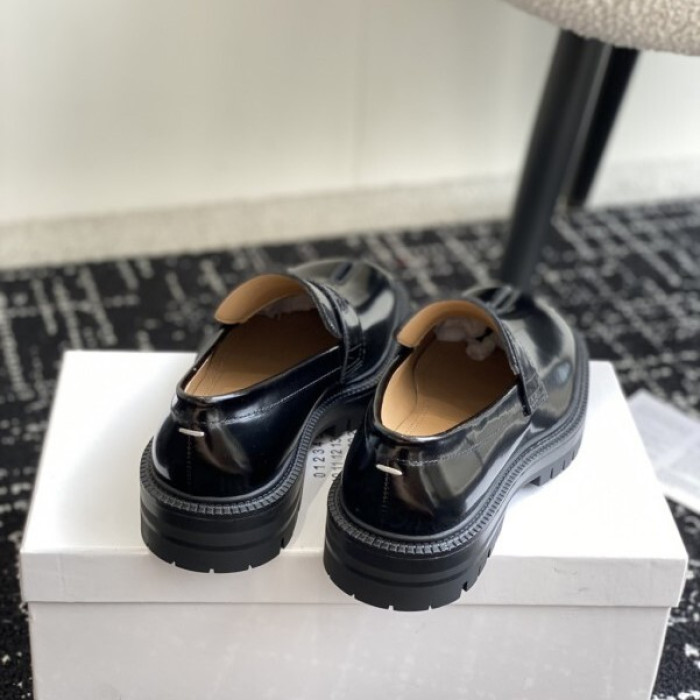 ma*s*n Ma*i*la tabi shoes