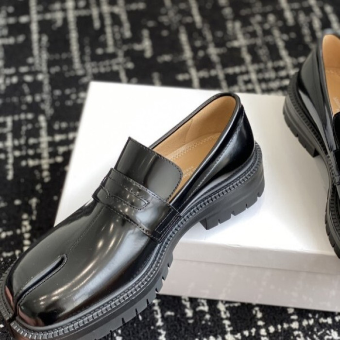 ma*s*n Ma*i*la tabi shoes