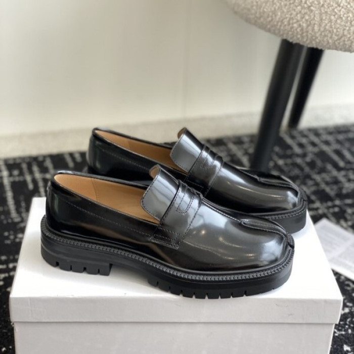 ma*s*n Ma*i*la tabi shoes