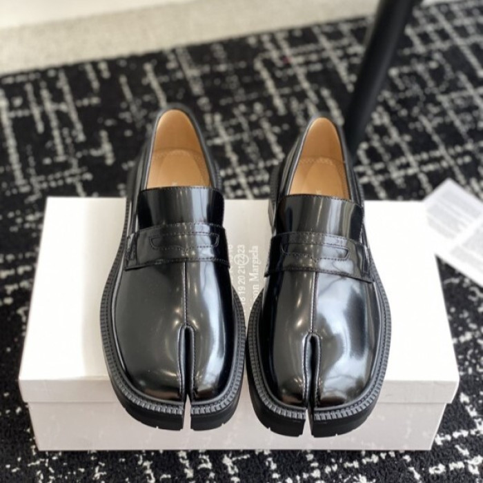 ma*s*n Ma*i*la tabi shoes