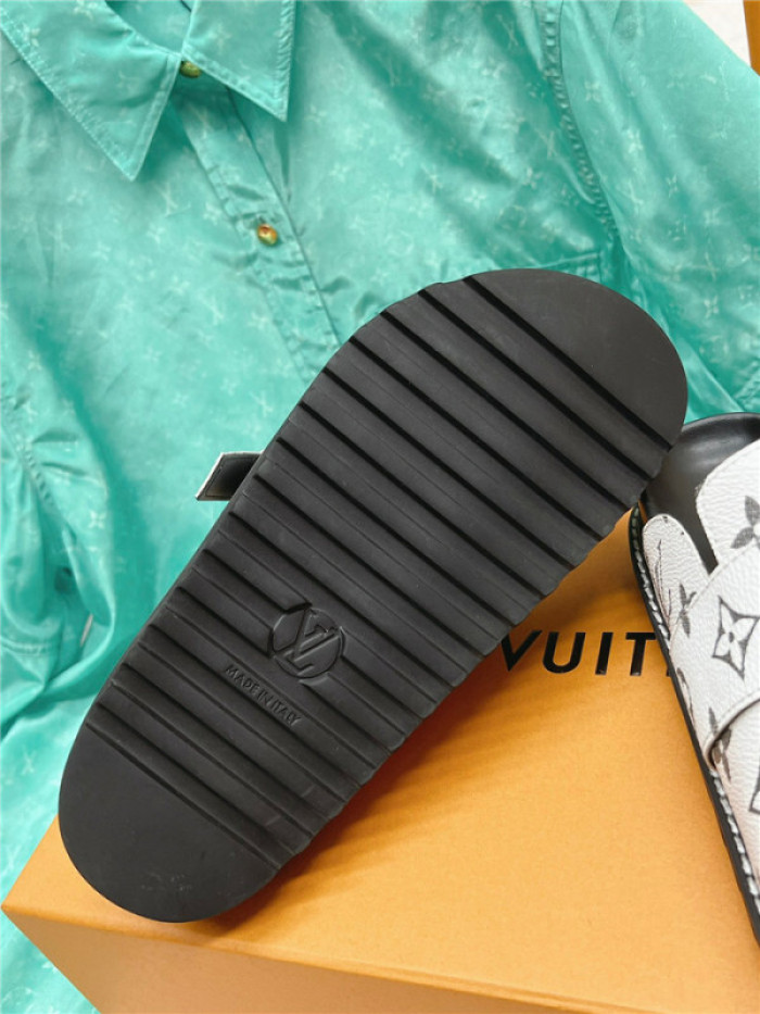 LV SANDALS