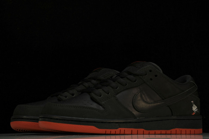 nike sb dunk low black pigeon 883232-008