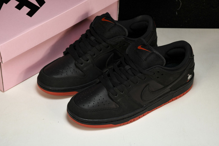 nike sb dunk low black pigeon 883232-008