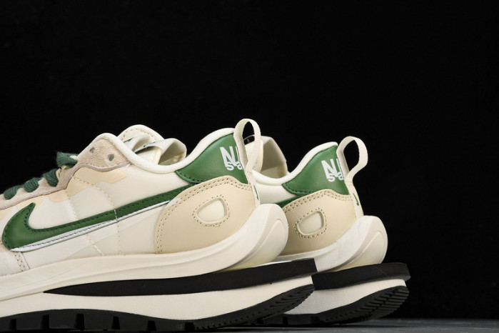 nike vaporwaffle sacai green white dd1875-102