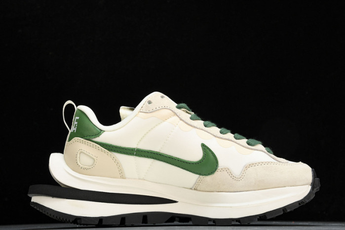 nike vaporwaffle sacai green white dd1875-102