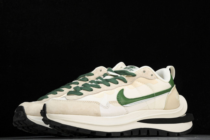 nike vaporwaffle sacai green white dd1875-102