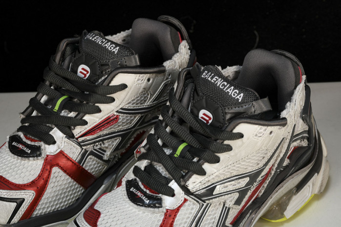 Ba*len*cia*ga runner