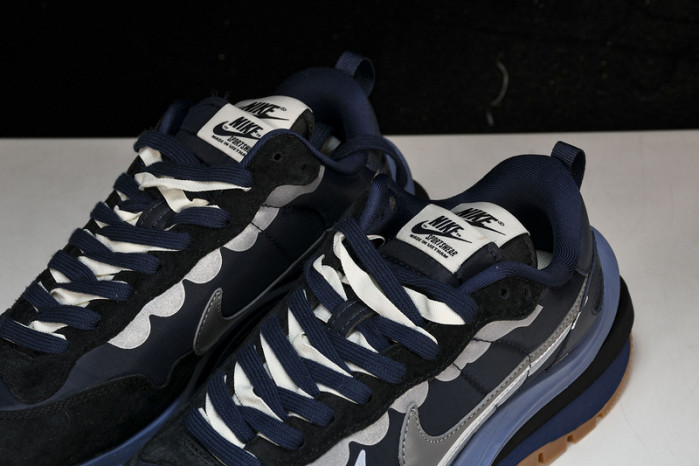 nike vaporwaffle sacai dark blue dd1875-700