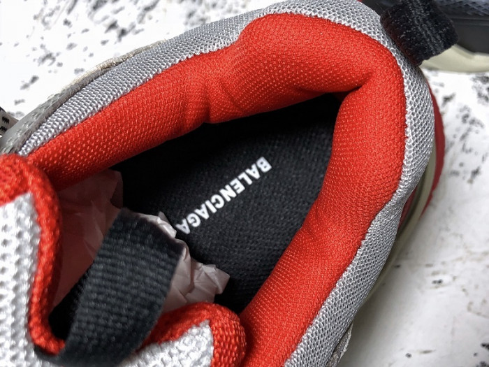 blcg triple s trainer grey red 536737 w09oh 6151