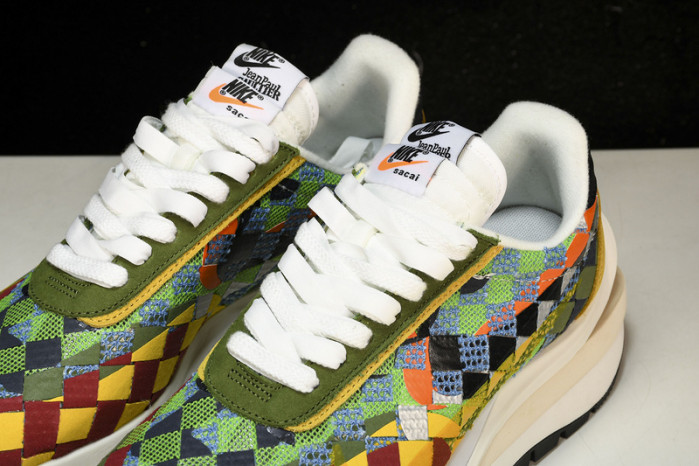 nike vaporwaffle sacai woven “green gusto” dr5209-300