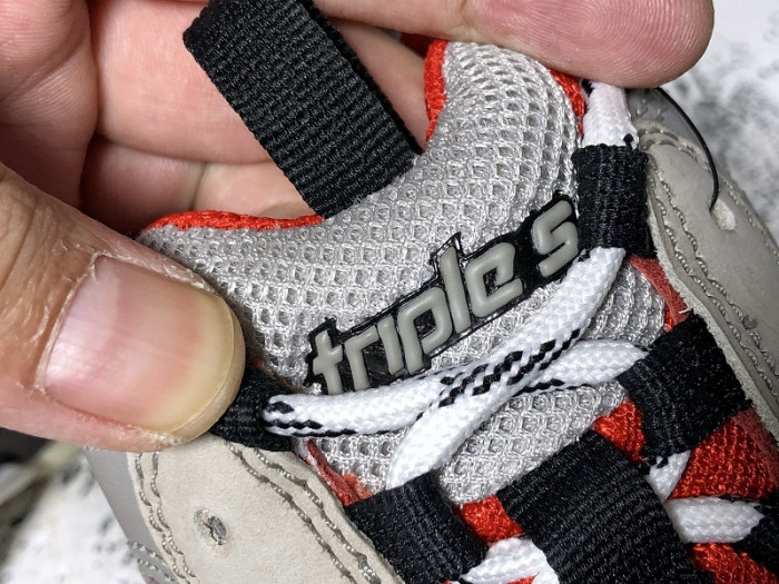 blcg triple s trainer grey red 536737 w09oh 6151