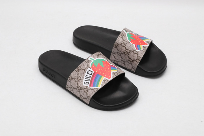 G*u*i sandals