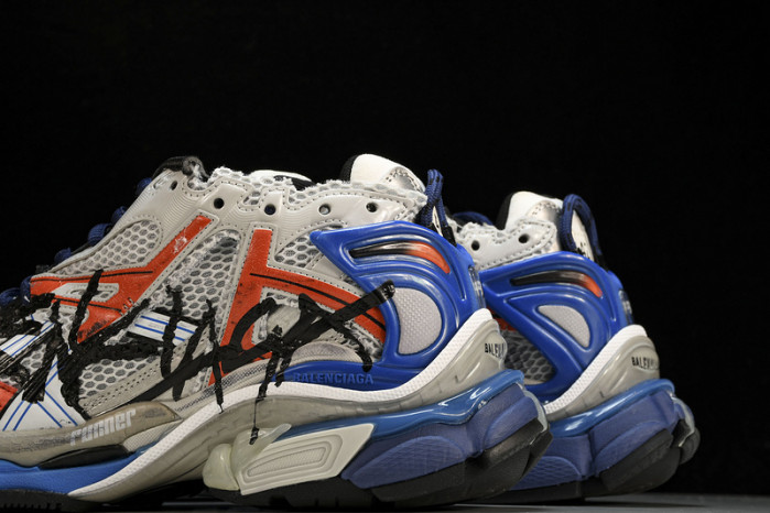 Ba*len*cia*ga runner