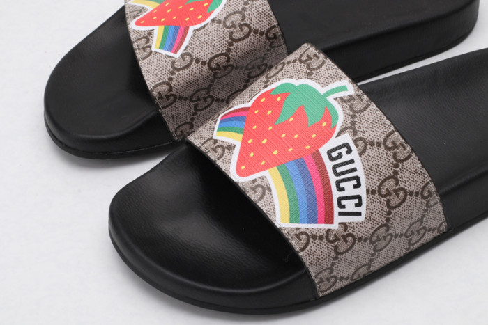 G*u*i sandals